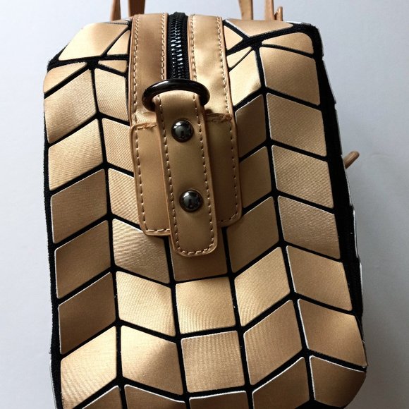 Patrizia Luca Handbags - Patrizia Luca Gold Shimmer Geometric Purse USED